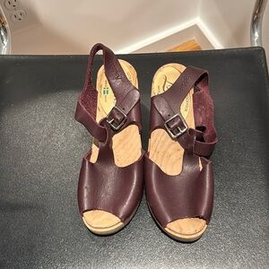 EUC Aubergine Lotta T-Strap Heeled Clogs sz36 / 6